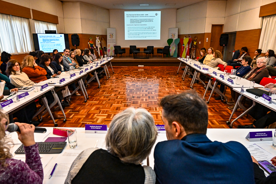 La ONSC y su contribución al Consejo Nacional de Género Personas en un auditorio