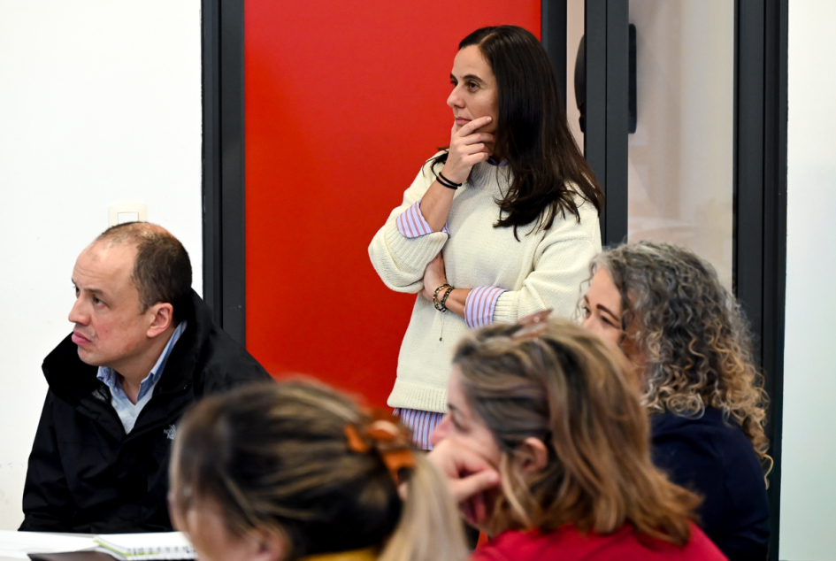 Personas en un salón de clase