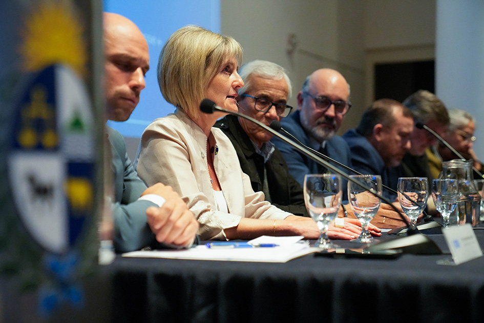 Autoridades Personas reunidas