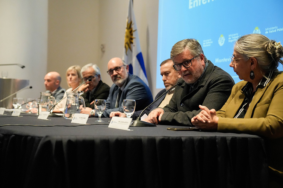 Autoridades Personas reunidas
