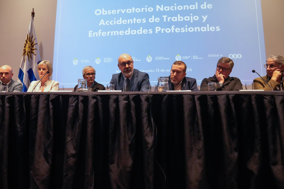Autoridades Personas reunidas