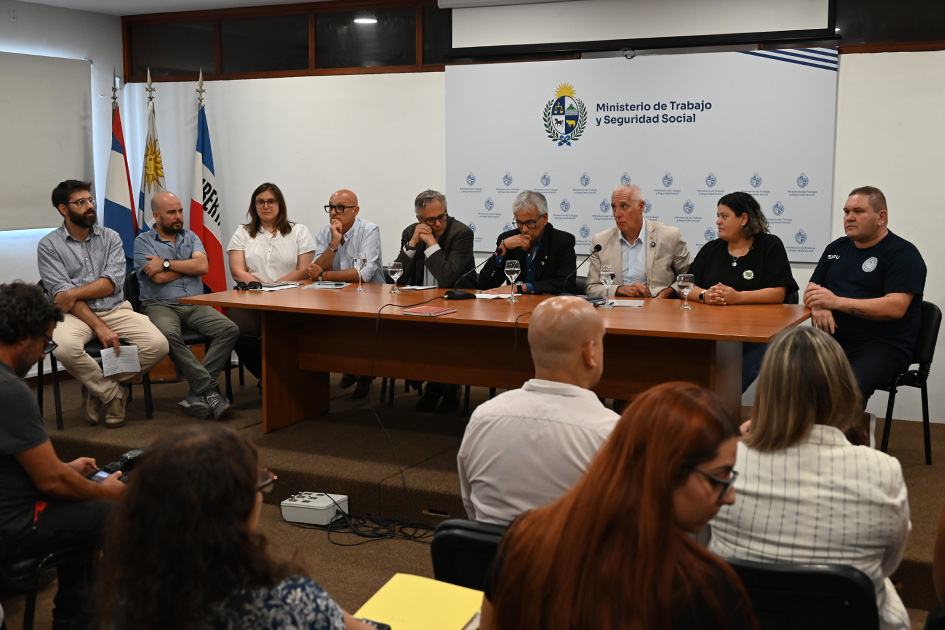 Gobierno y Unión de Sindicatos Policiales firman histórico acuerdo Gobierno y Unión de Sindicatos Policiales firman histórico acuerdo