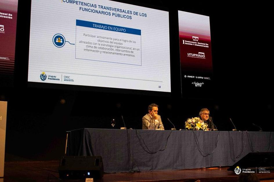 “Conferencia Nacional en Gestión y Administración” Mesa de expositores