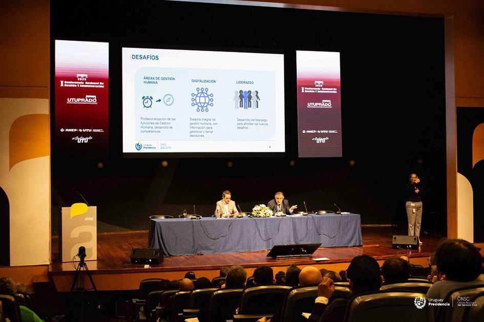“Conferencia Nacional en Gestión y Administración” Mesa de expositores