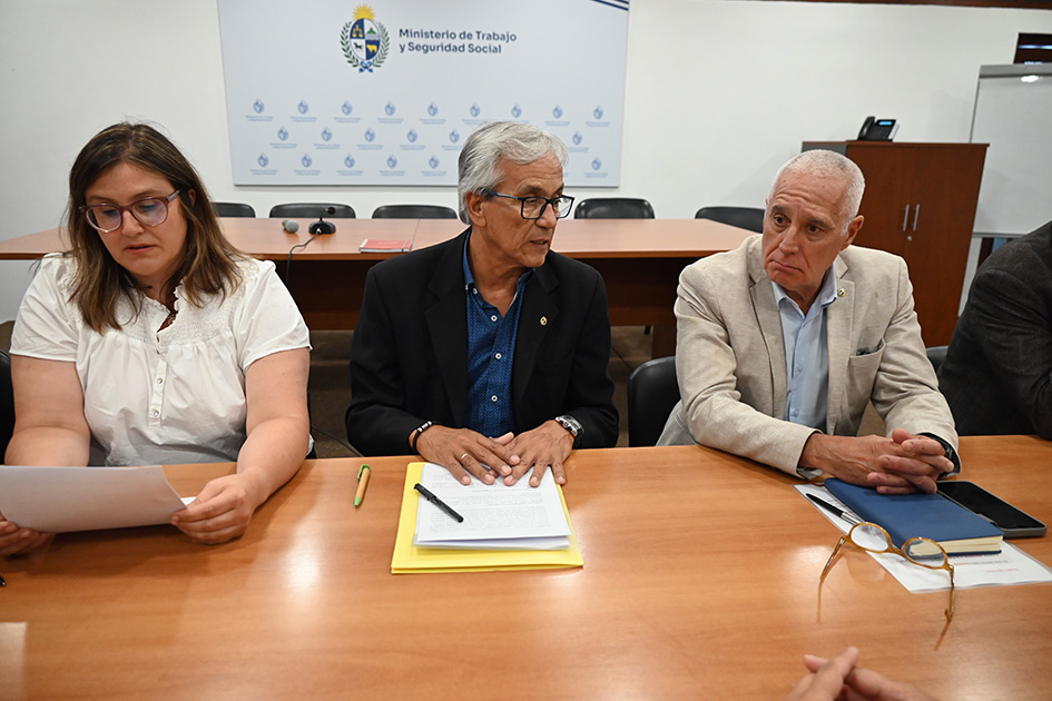 Gobierno y Unión de Sindicatos Policiales firman histórico acuerdo Gobierno y Unión de Sindicatos Policiales firman histórico acuerdo