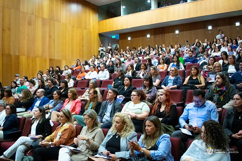 Gestión humana y Salud mental: “Diálogos desde la práctica en el ámbito público” Gestión humana y Salud mental: “Diálogos desde la práctica en el ámbito público”
