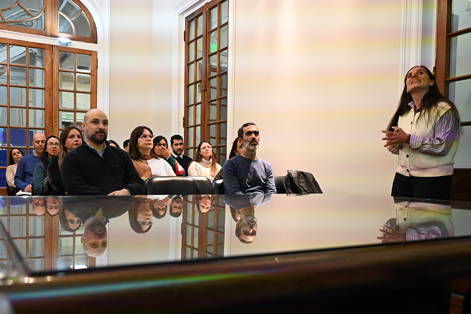 Programa de liderazgo dirigido a líderes de la Administración Central del interior del país Personas en un salón