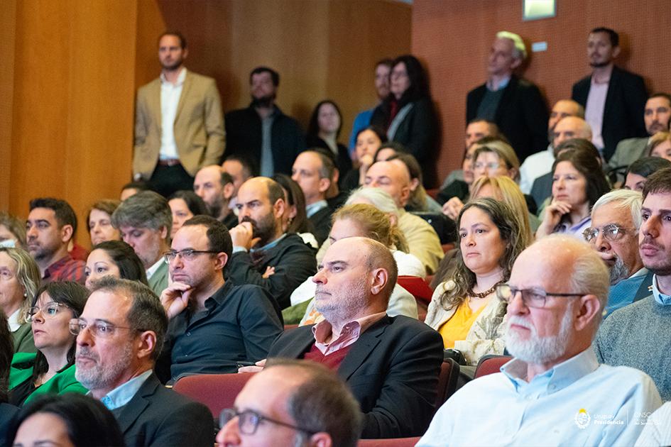 Público asistente al evento. Foto de las personas asistentes al evento.