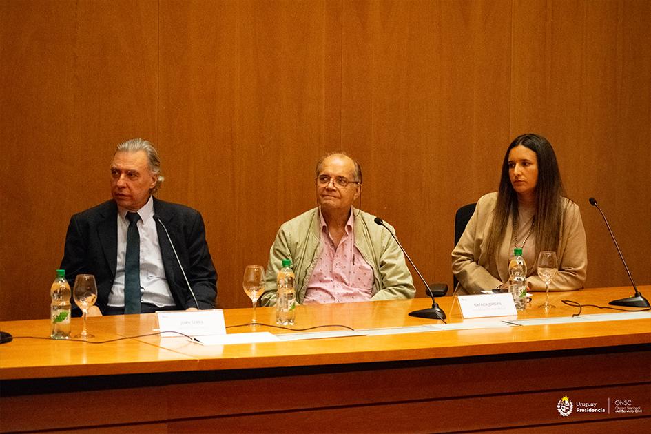 Docentes de los Cursos: Juan Serra, Jorge González y Natalia Jordán Docentes de los Cursos: Juan Serra, Jorge González y Natalia Jordán