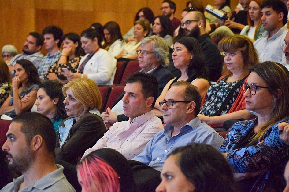 Asistentes al evento Personas en un auditorio