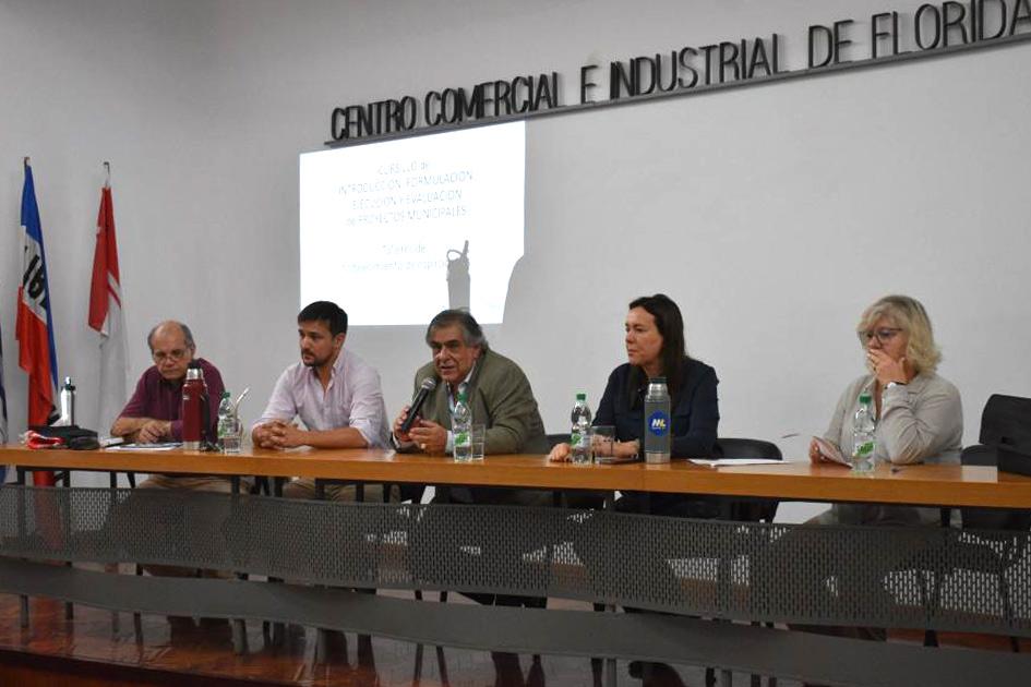 Foto: gentileza de la Intendencia de Florida Autoridades disertando