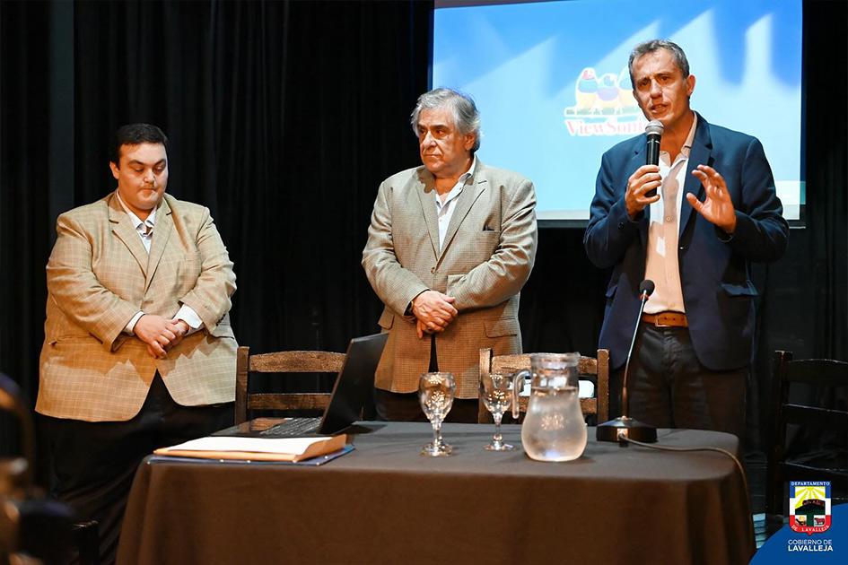 Foto: gentileza de la Intendencia de Lavalleja Autoridades disertando en Lavalleja