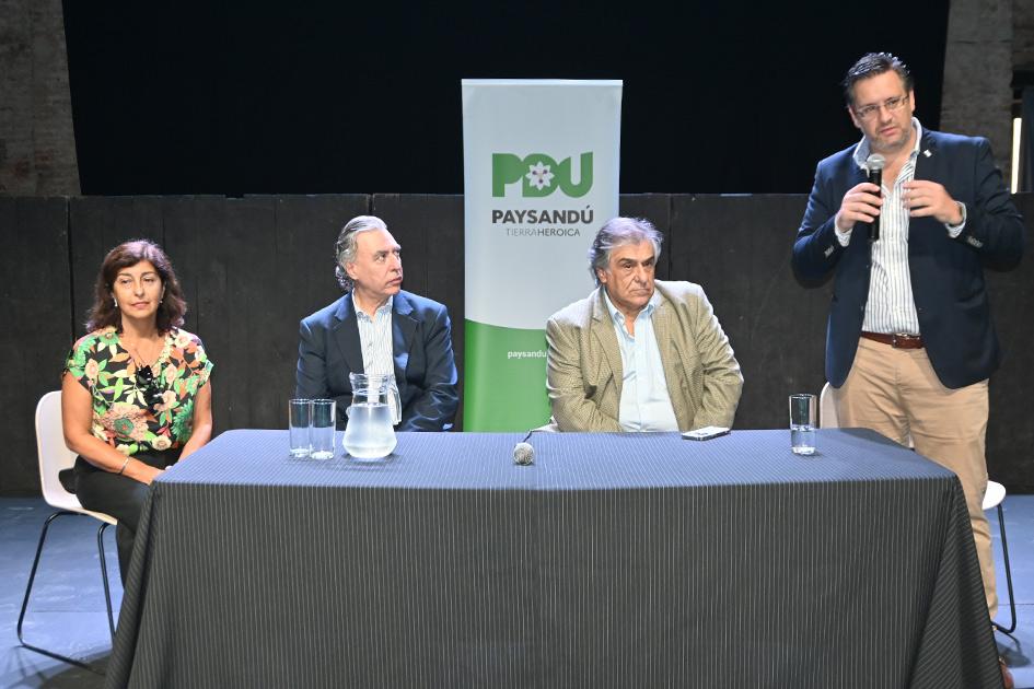 Foto: gentileza de la Intendencia de Paysandú Autoridades disertando en Paysandú