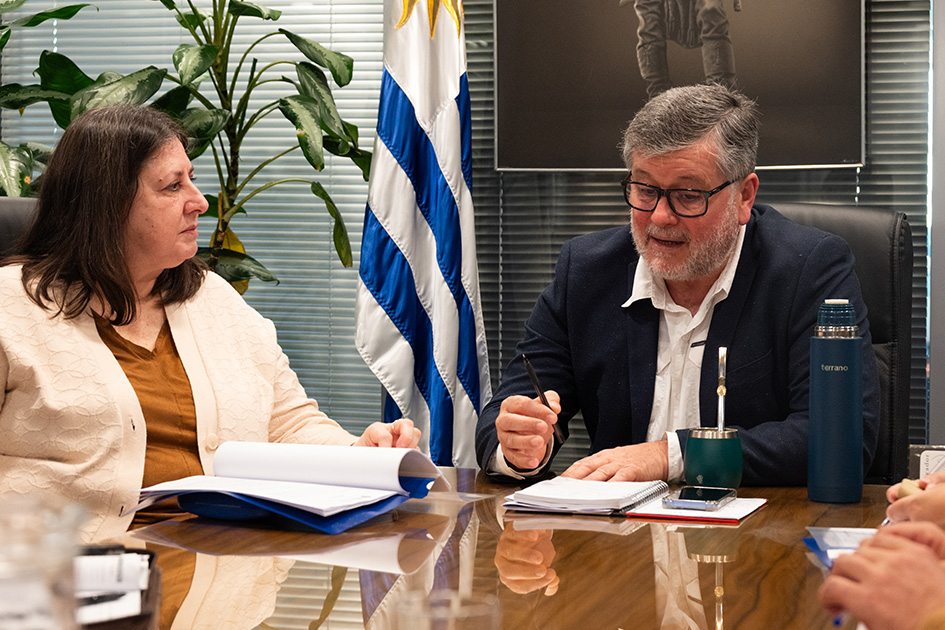 Karen Ferreira junto a Sergio Pérez Para fortalecer su gestión, la Junta de Lavalleja recibe el respaldo técnico de la ONSC