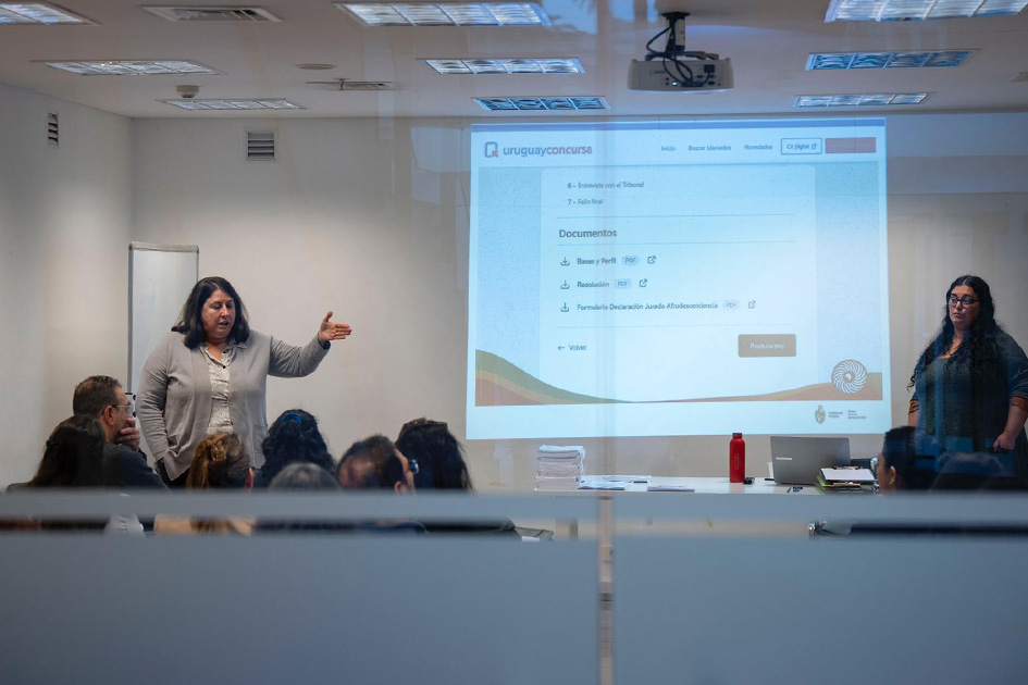 Personas en un salón de clase
