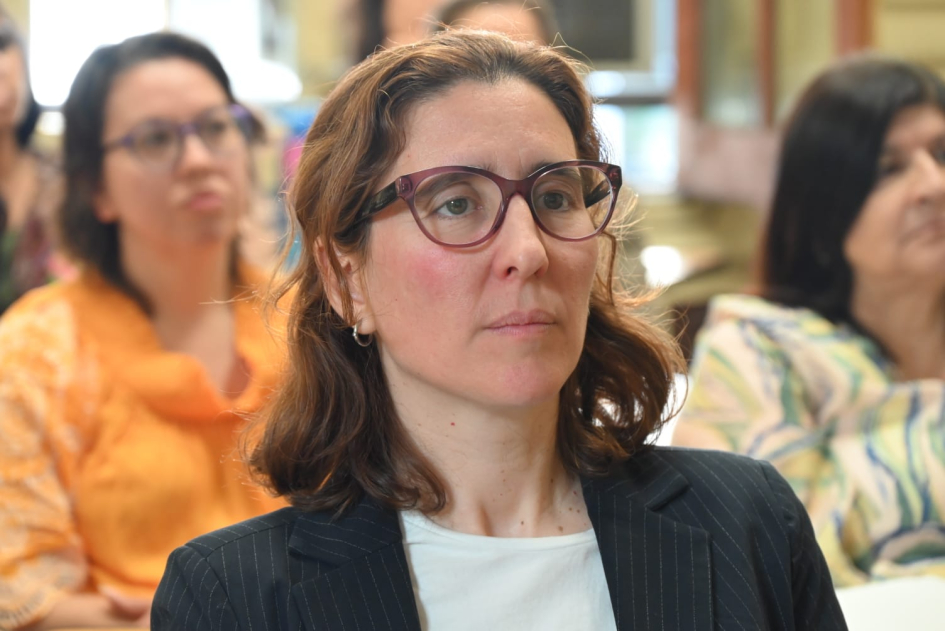 Liderazgo y compromiso en la nueva gestión del desempeño público Persona en una clase