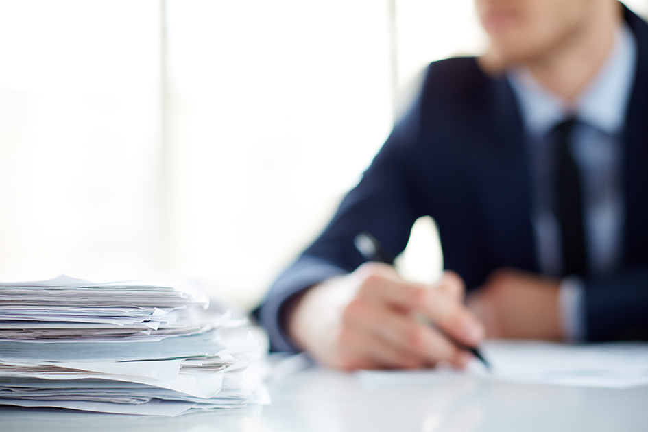 Nueva subhome para la difusión de criterios y normativa jurídica Persona trabajando