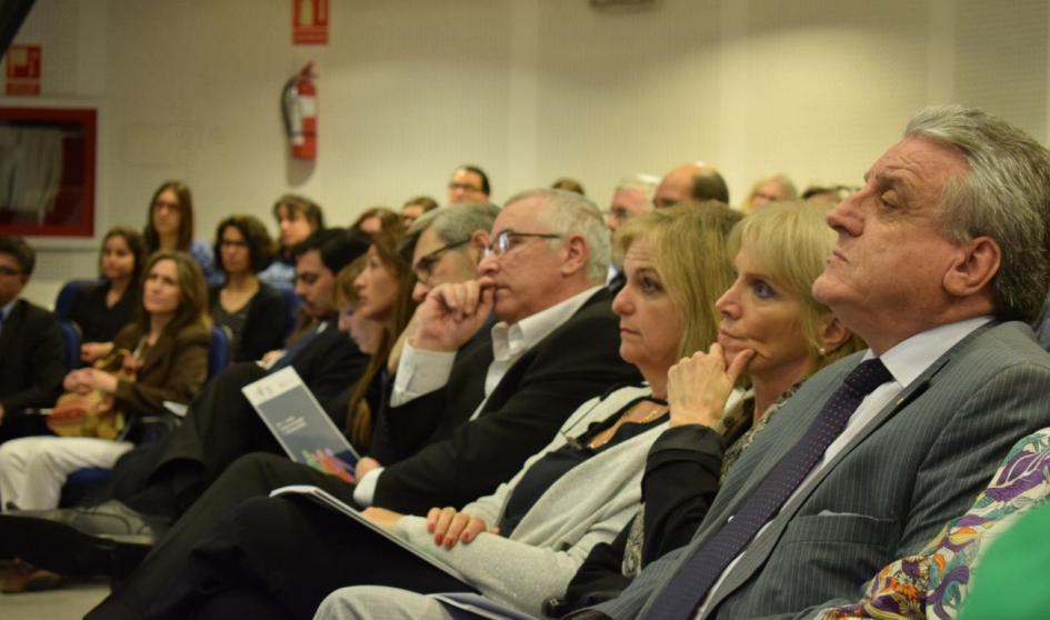 Participantes en la presentación de la guía en el salón de actos de la Torre Ejecutiva. Participantes en la presentación de la guía en el salón de actos de la Torre Ejecutiva.