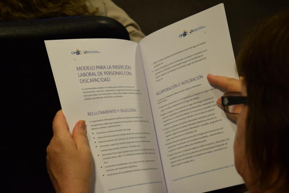 Guía para la inserción de personas con discapacidad en la Administración Pública Guía para la inserción de personas con discapacidad en la Administración Pública