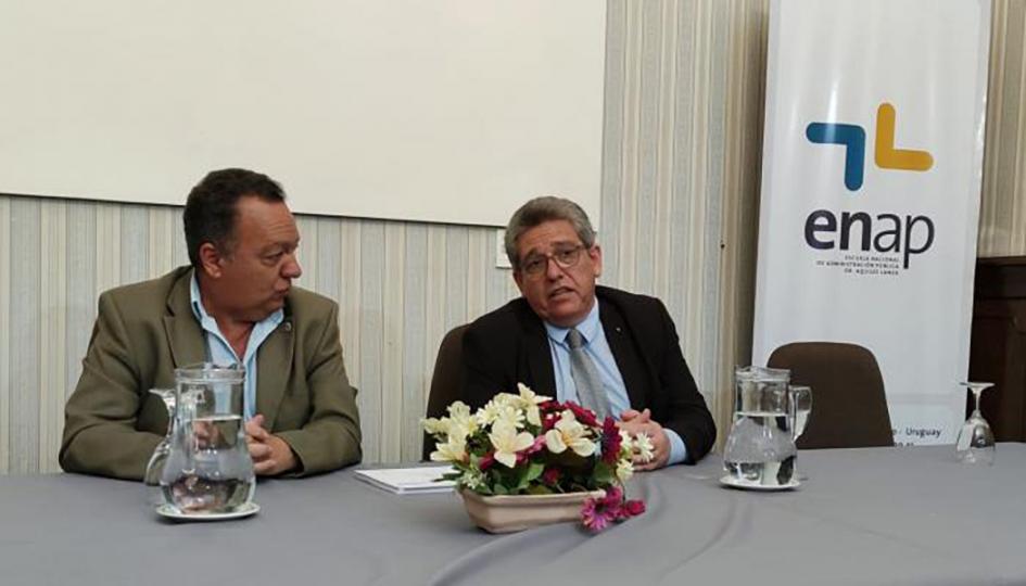 Entrega de diplomas: “Introducción a la gestión integral del riesgo de desastres en Uruguay” Entrega de diplomas: “Introducción a la gestión integral del riesgo de desastres en Uruguay”
