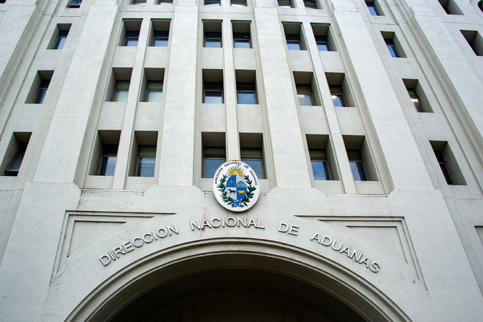 ONSC y Aduanas fortalecen la gestión institucional Fachada del edificio de Aduanas