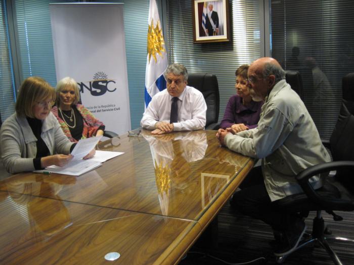 Mesa. Autoridades de ONSC y de UTEC firman convenio