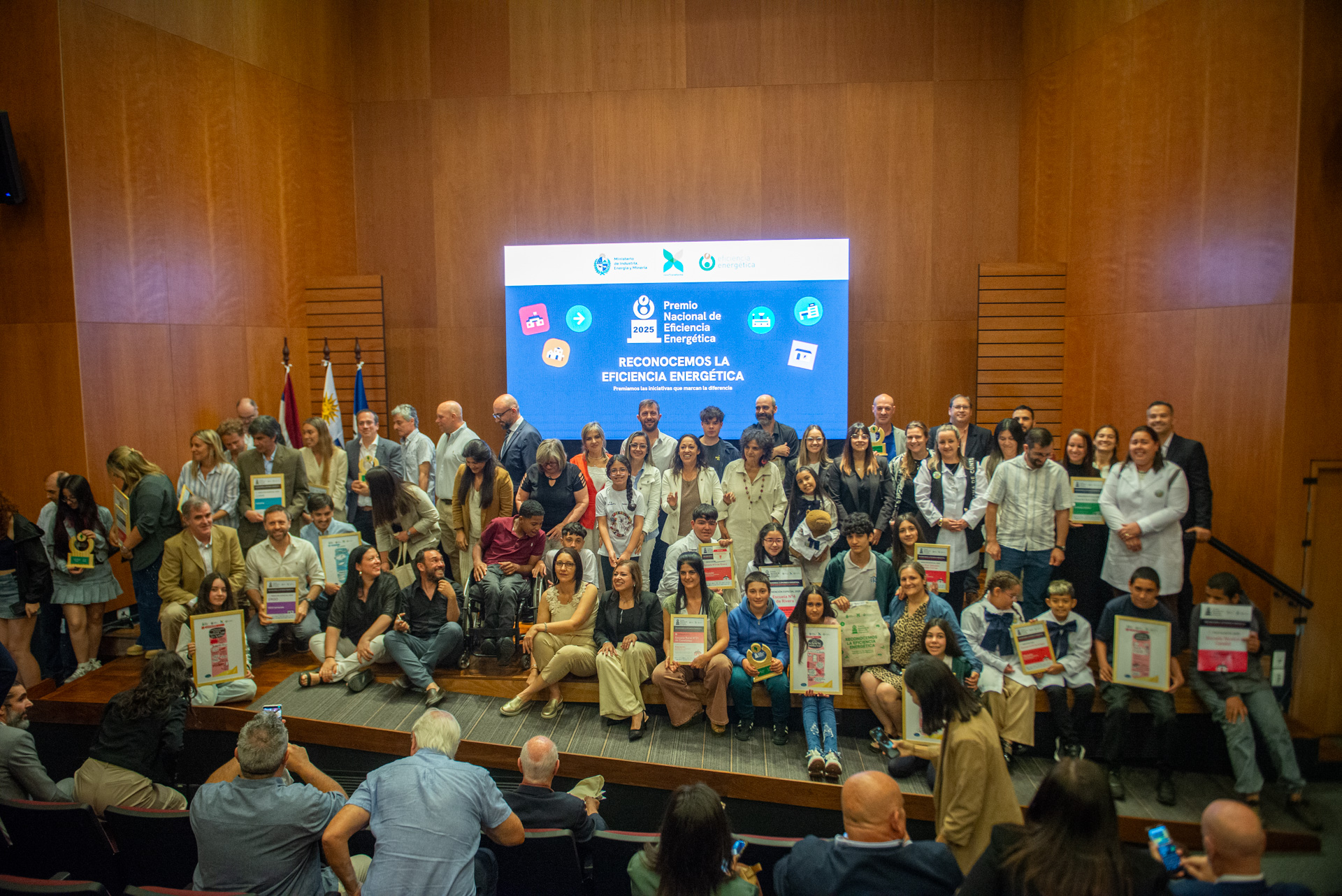 Centros educativos, instituciones y empresas recibieron Premio Nacional de Eficiencia Energética – www.gub.uy