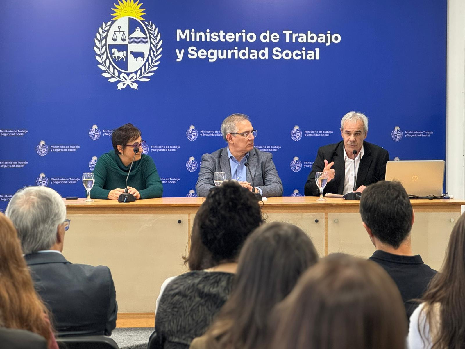 Jimena Pardo y autoridades