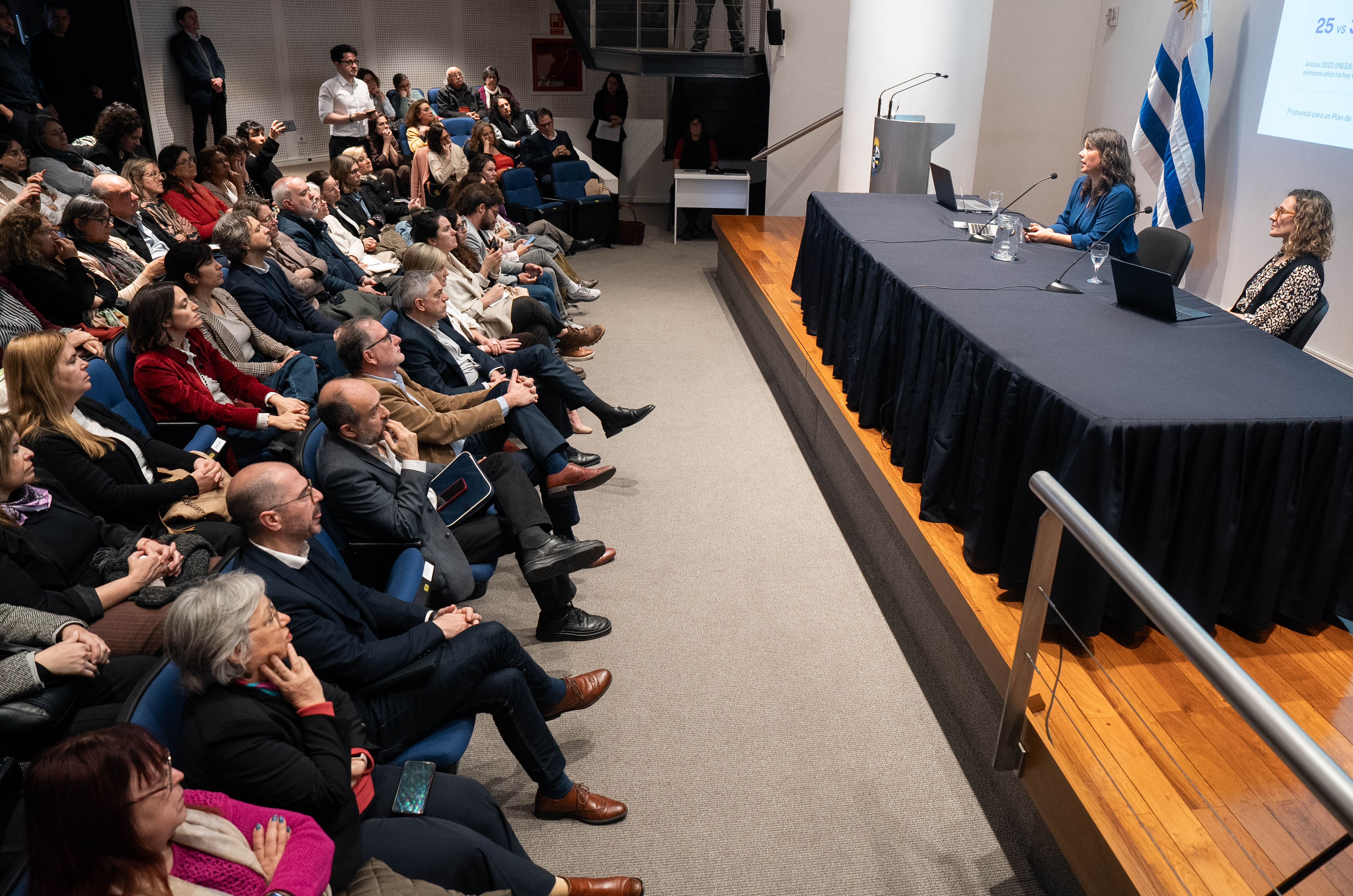 Asistentes a la presentación del informe