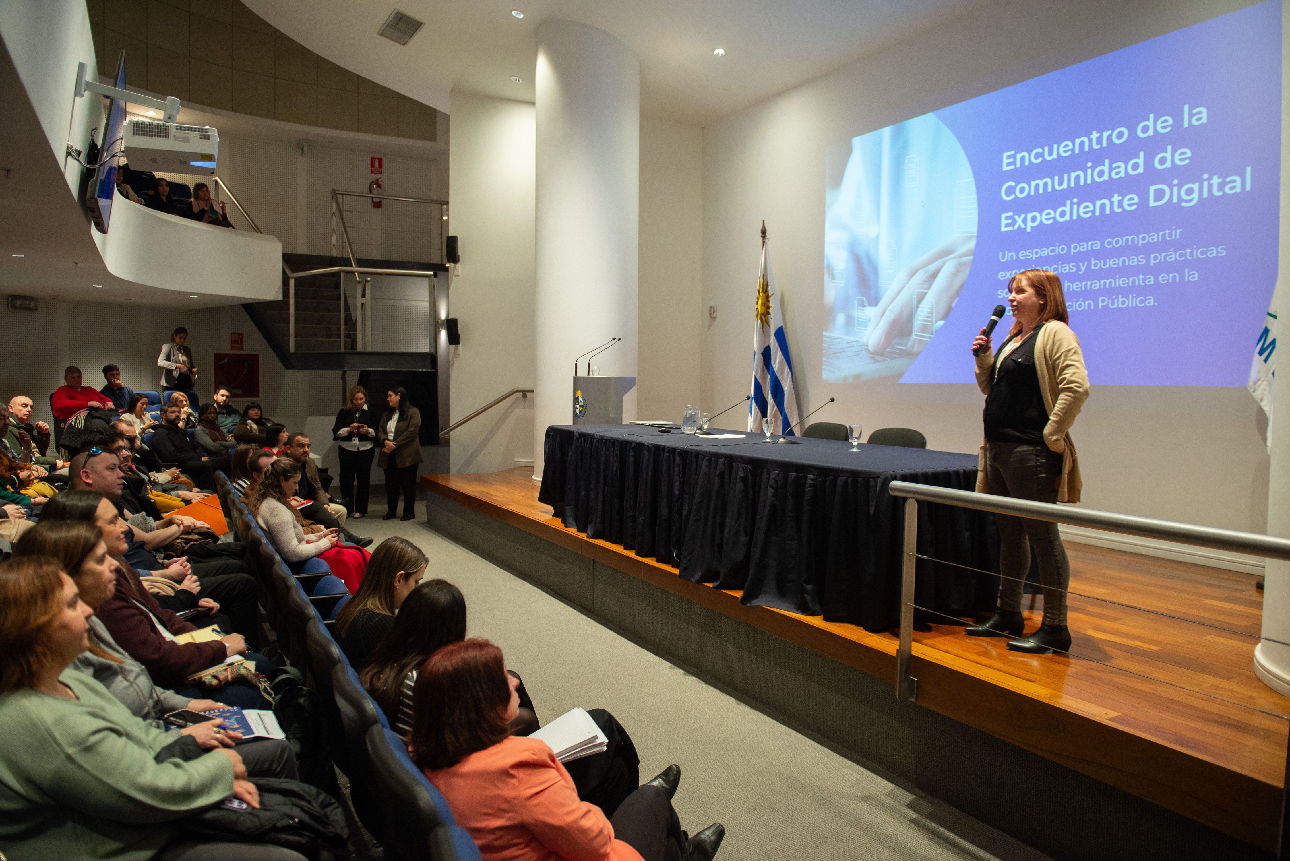 Público y exponentes del encuentro