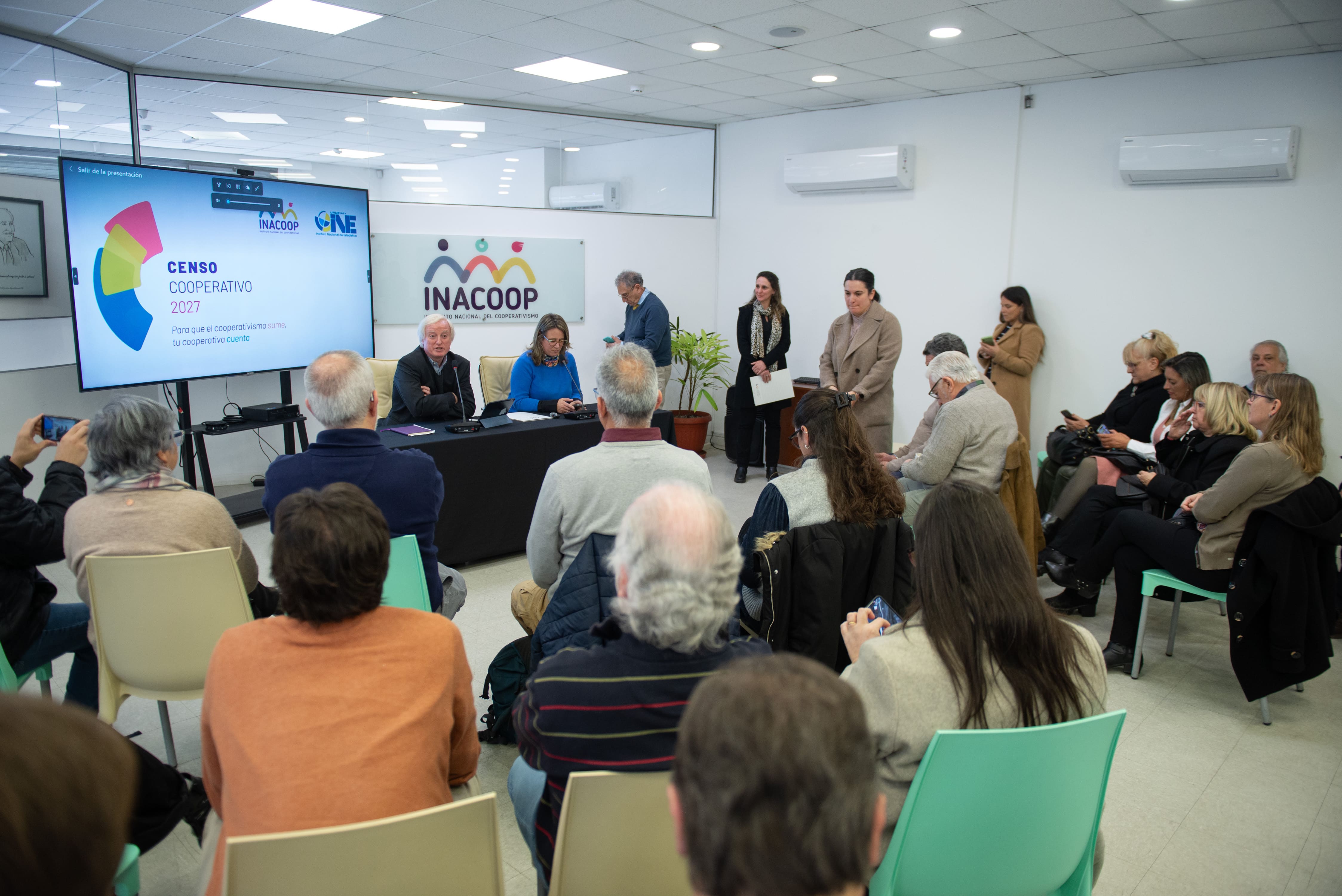 Asistentes a la firma del convenio