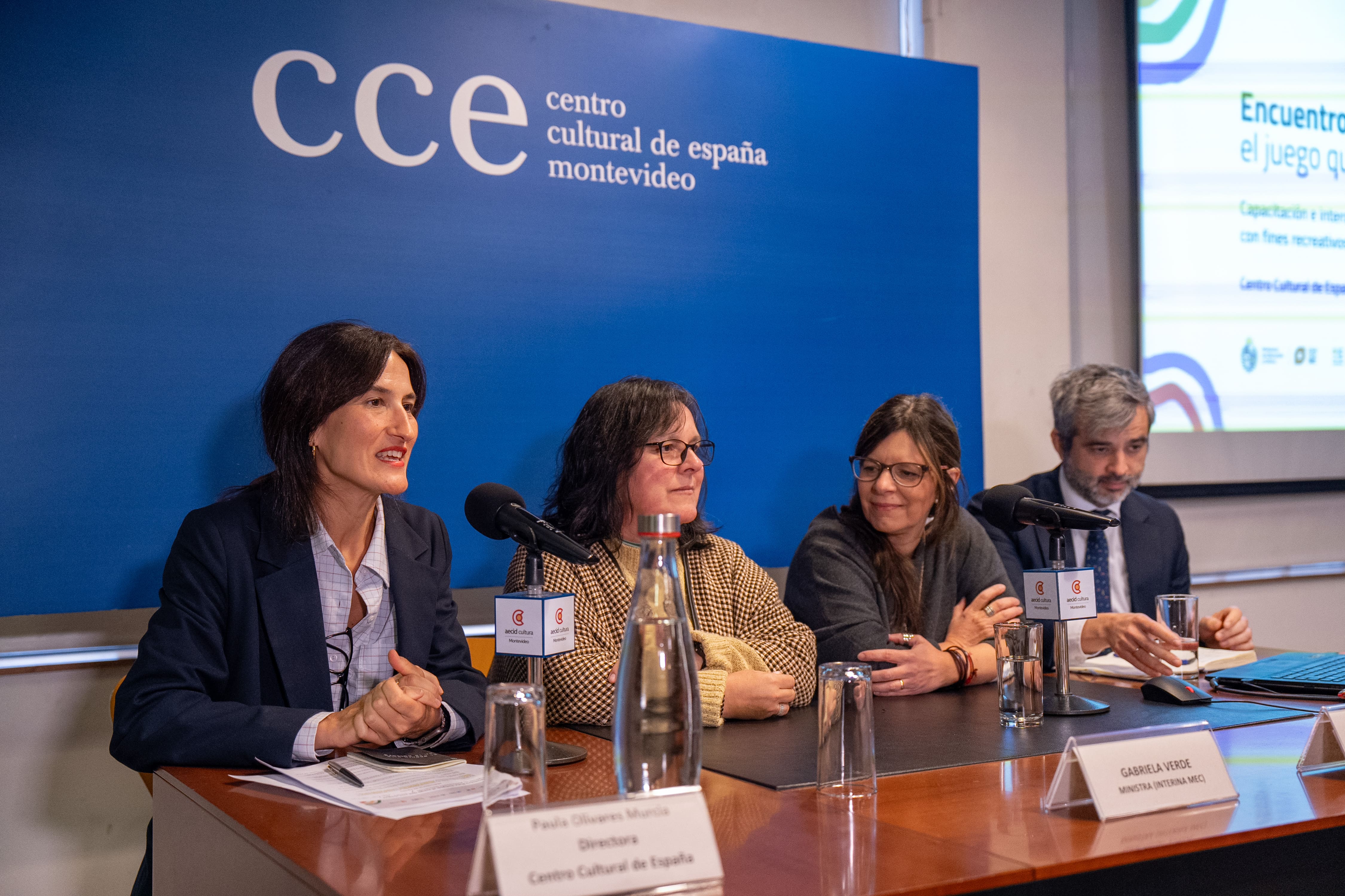 Mesa de presentación de “Encuentro Ruta Juegos: el juego que nos mueve”