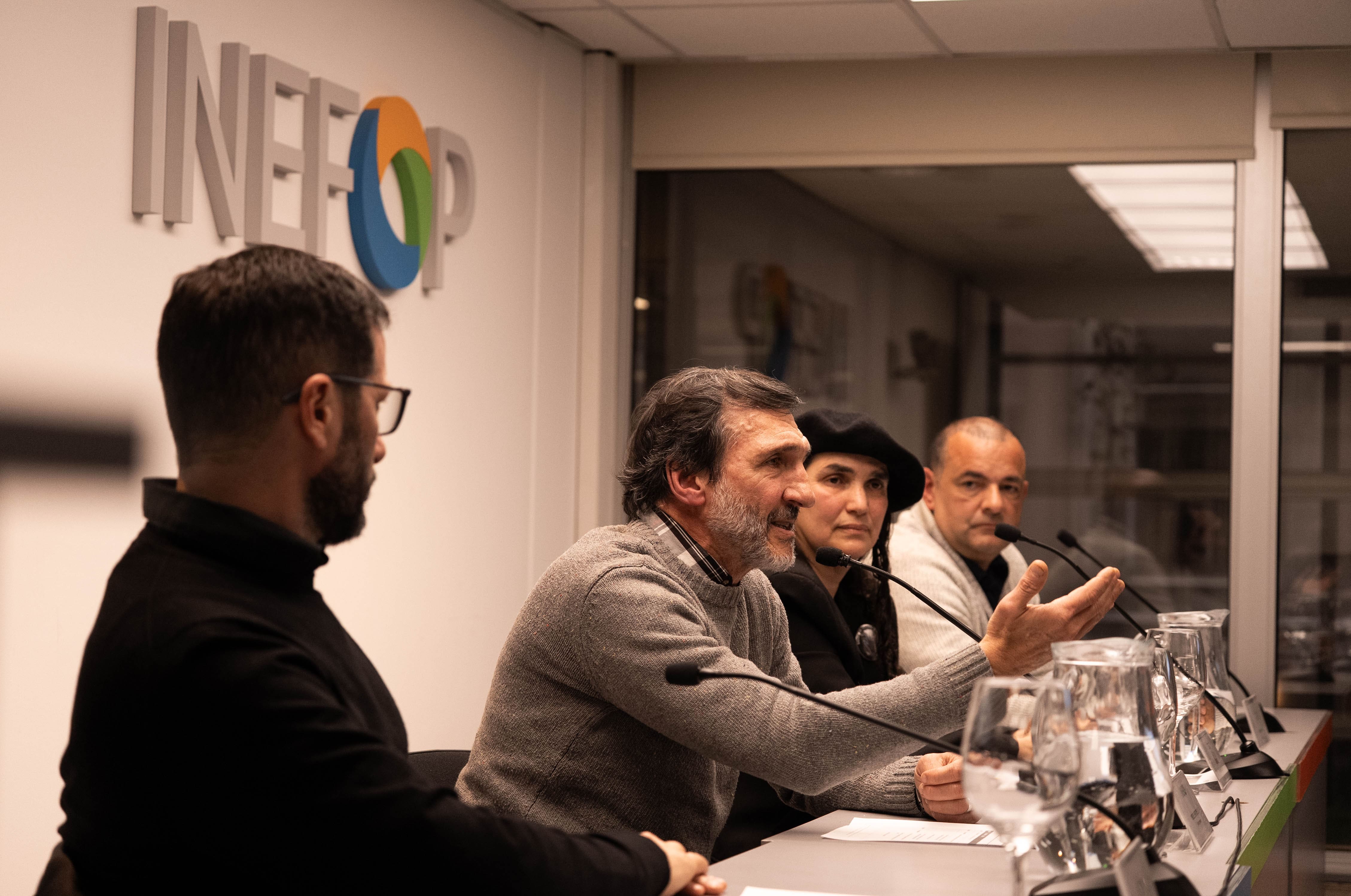 Autoridades en la presentación del llamado