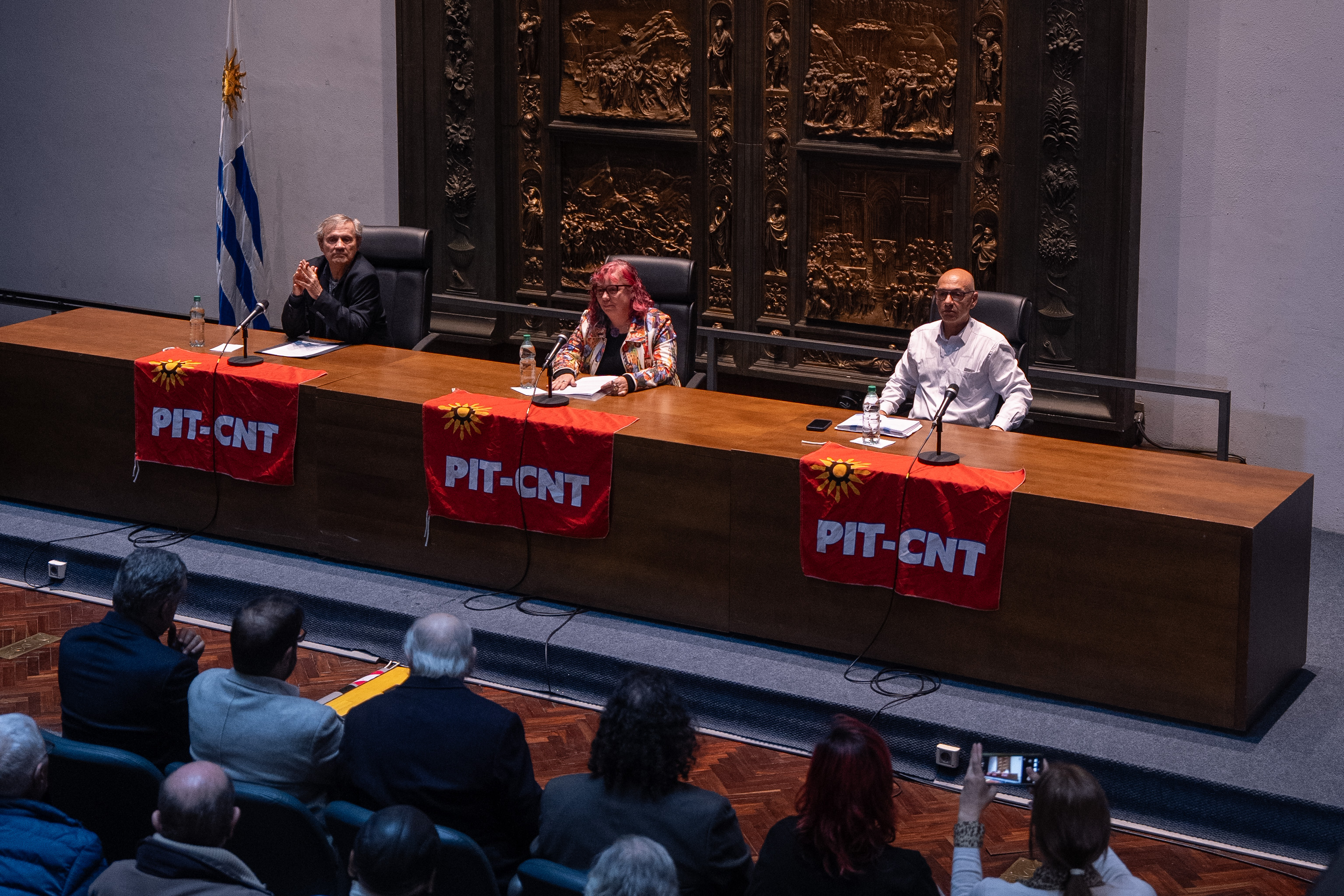 Presidente del PIT CNT e integrantes de panel de reflexión
