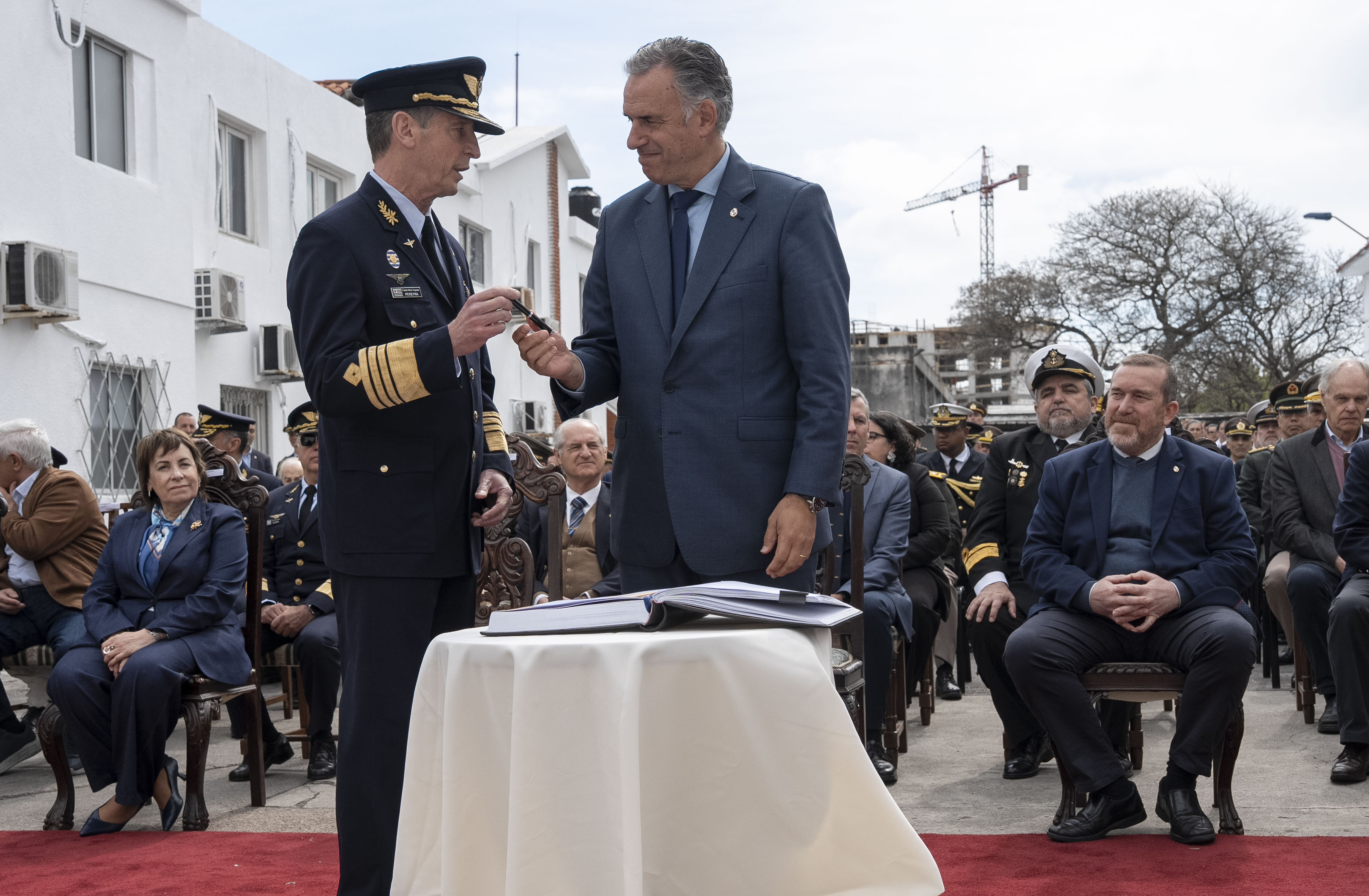 Presidente Orsi junto al jefe del Estado Mayor de la Defensa, Rodolfo Pereyra