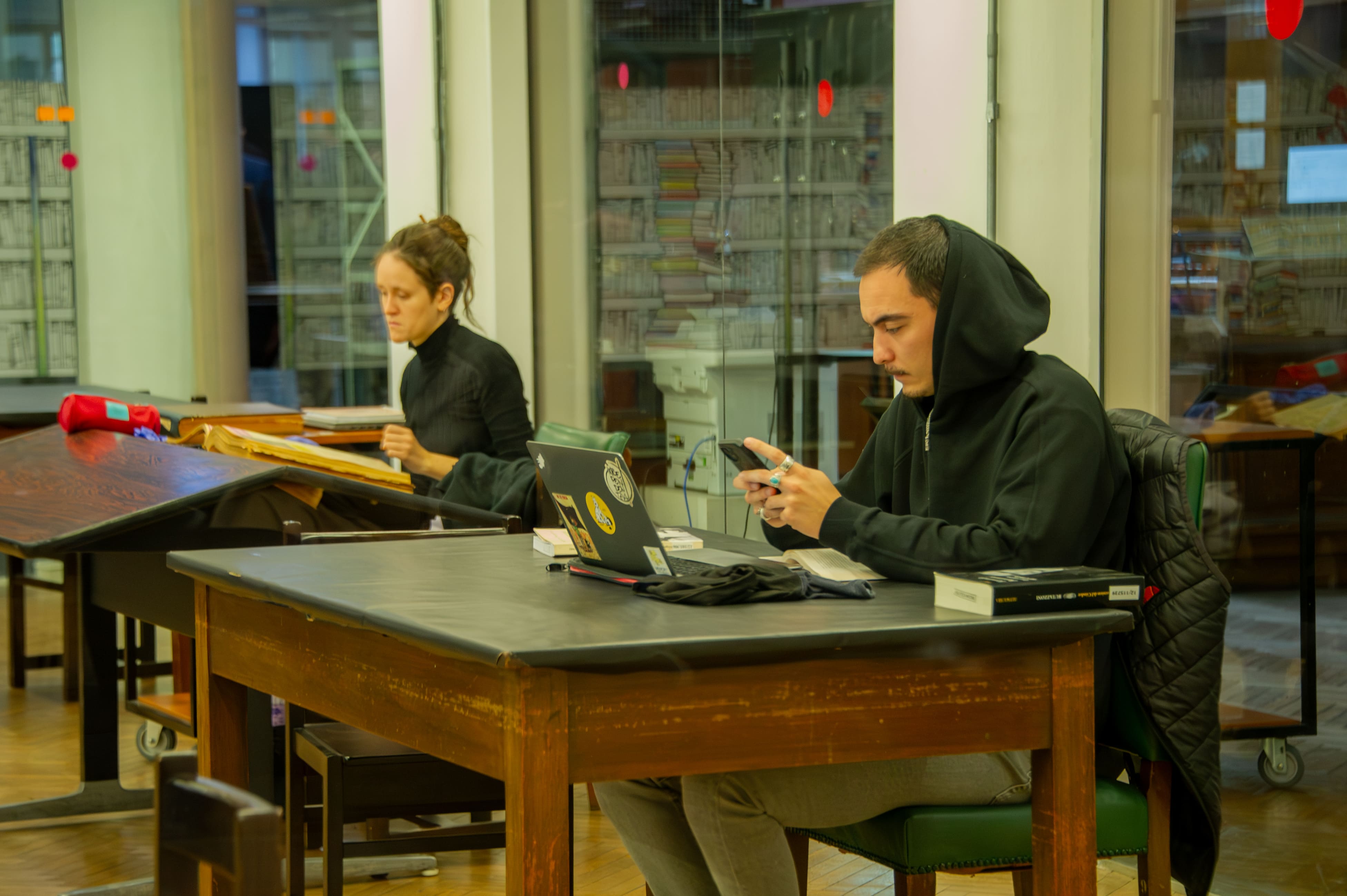 Usuarios en salas de la Biblioteca Nacional