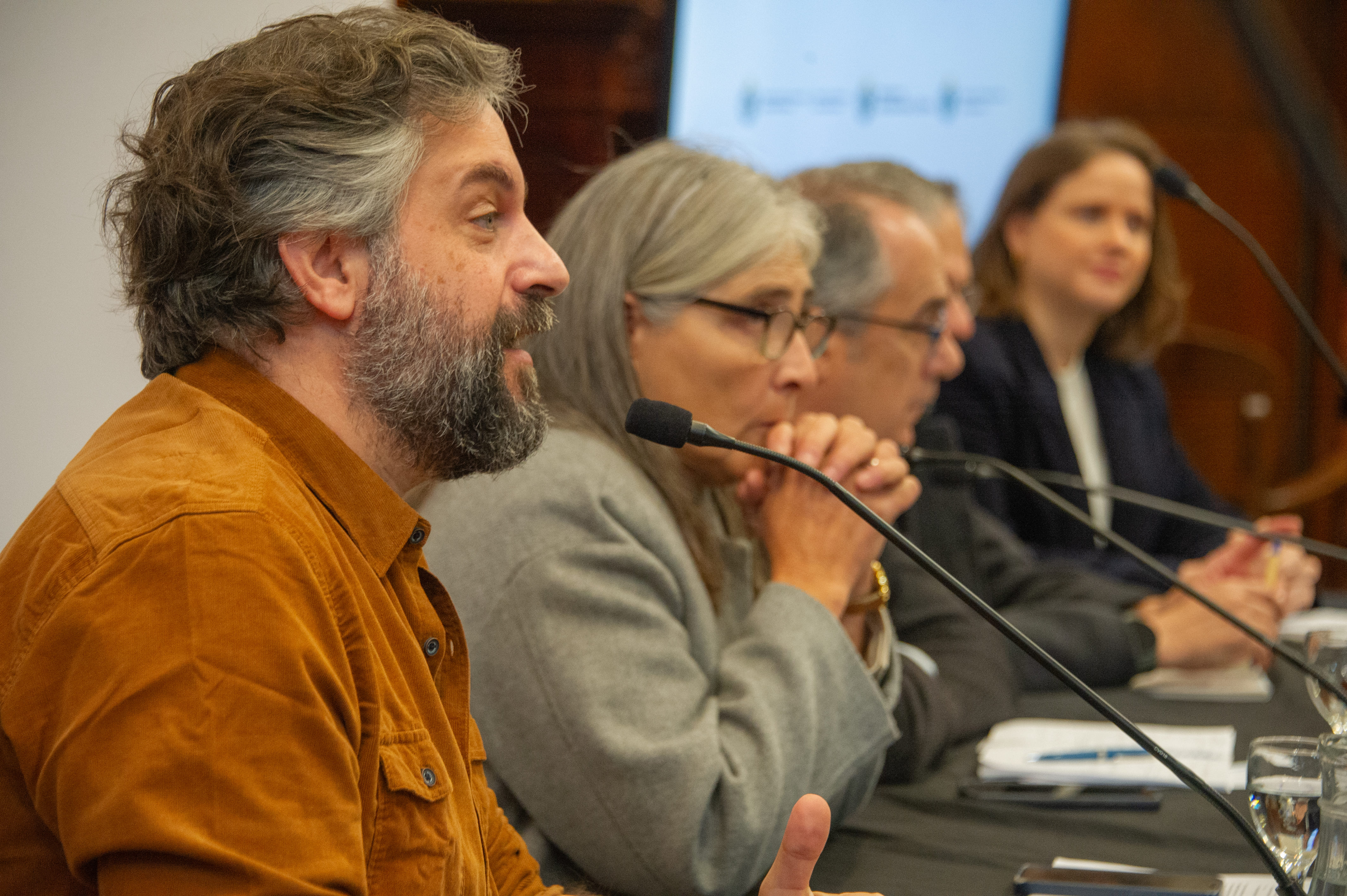 Gabriel Calderón durante presentación de plan para la Biblioteca Nacional