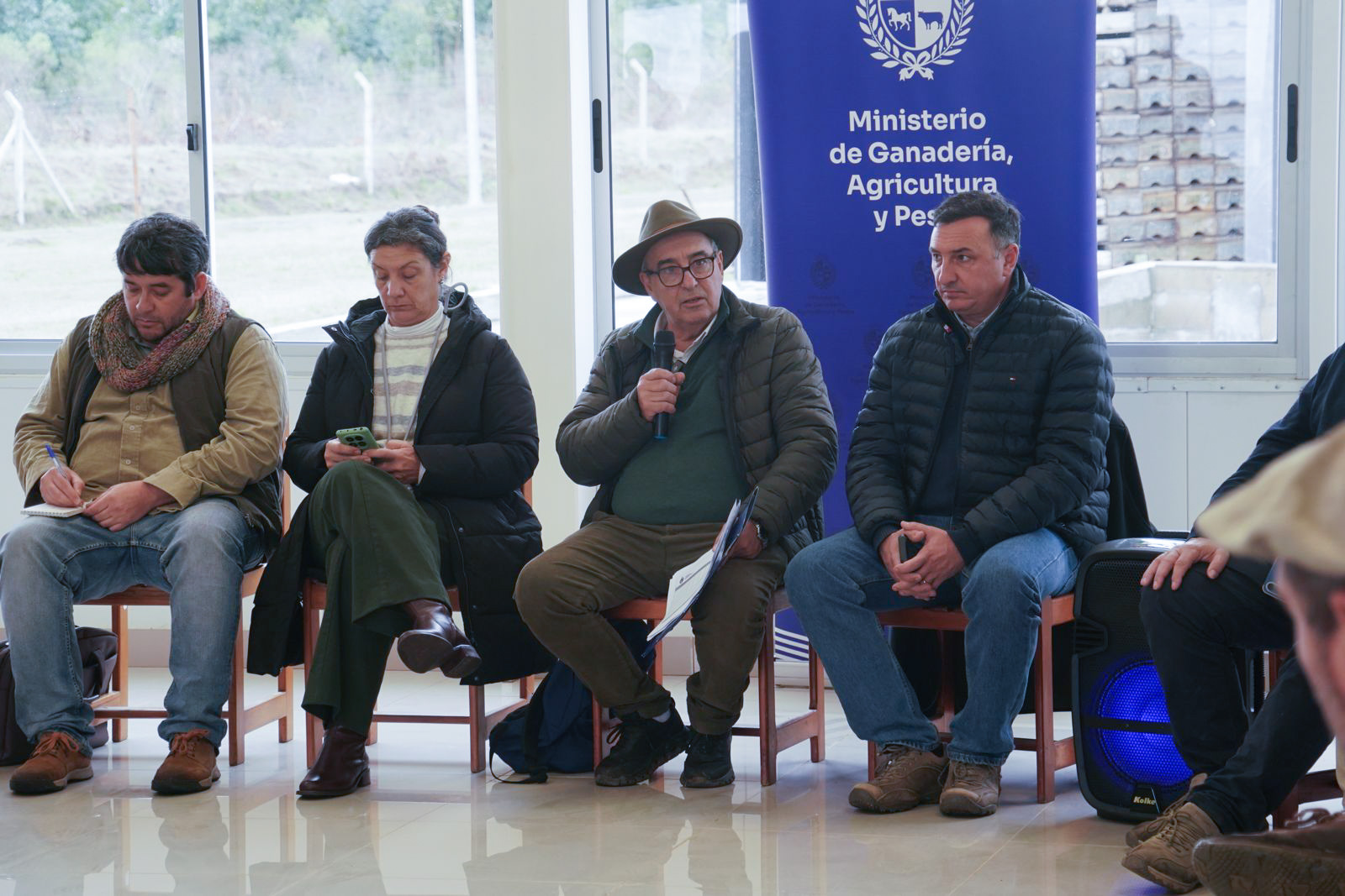 Ministro Fratti y Carlos Albisu con productores