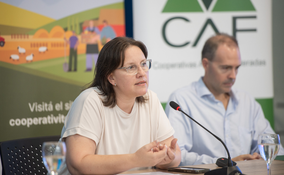 Directora general de Educación Inicial y Primaria, Gabriela Salsamendi, brinda discurso