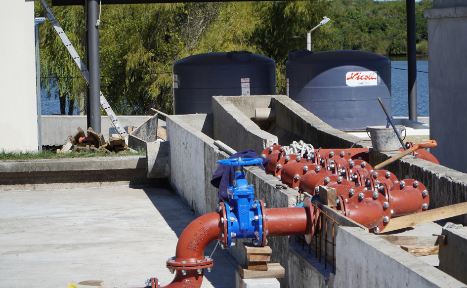 Tuberías de la planta de tratamiento de líquidos residuales de Paso de los Toros