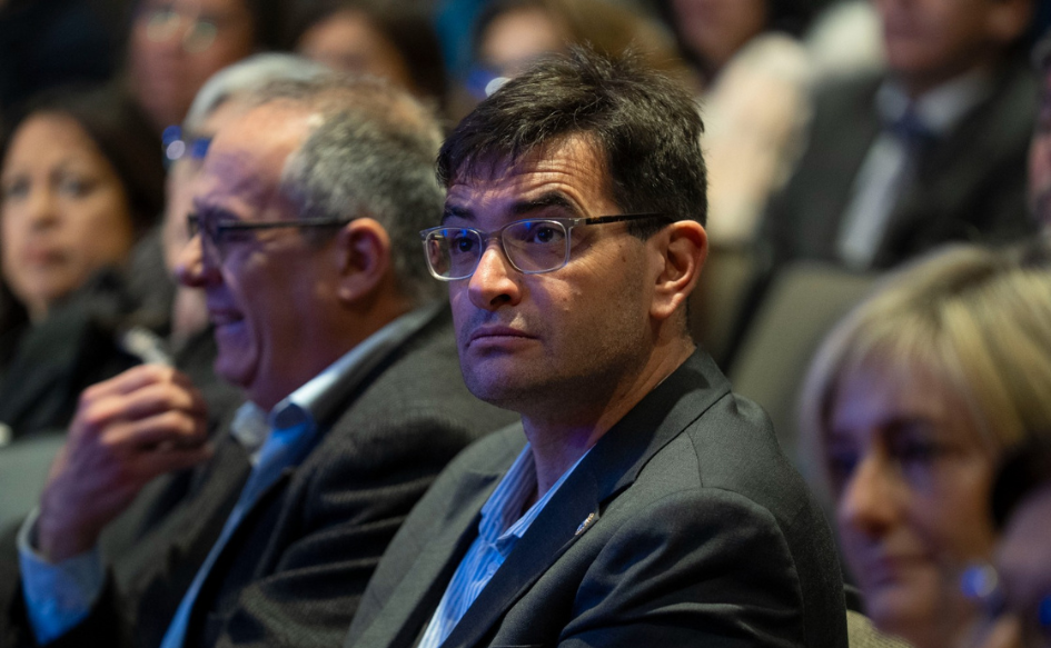 Director de AUCI, Martín Clavijo, sentado en primera fila, durante la tercera edición de Uruguay Coopera