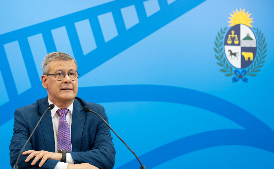 Prosecretario de Presidencia, Jorge Díaz, informa sobre el fallo internacional favorable en el litigio Arazatí, en la sala de prensa de Torre Ejecutiva