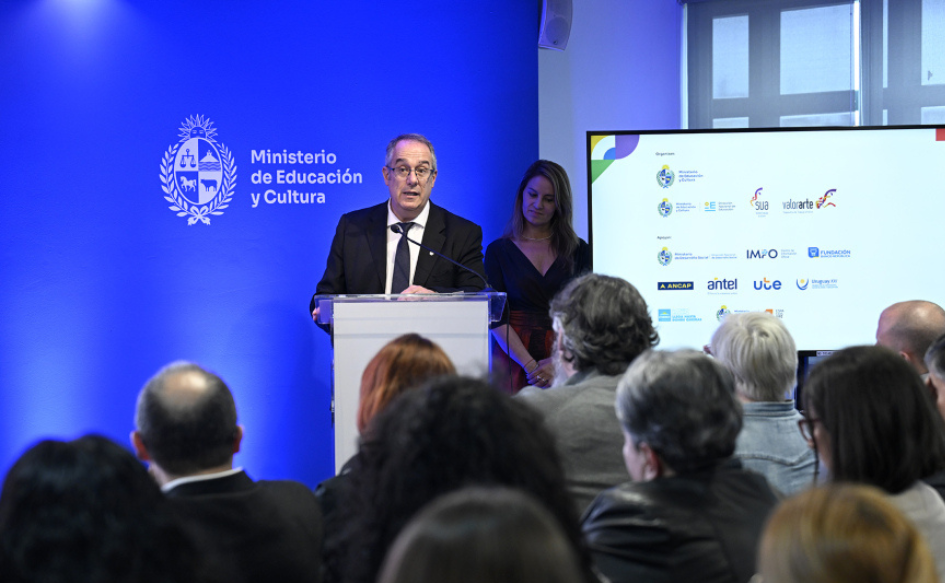 Ministro de Educación y Cultura, José Carlos Mahía, brinda un discurso durante la presentación de la segunda edición de Infancias al Teatro