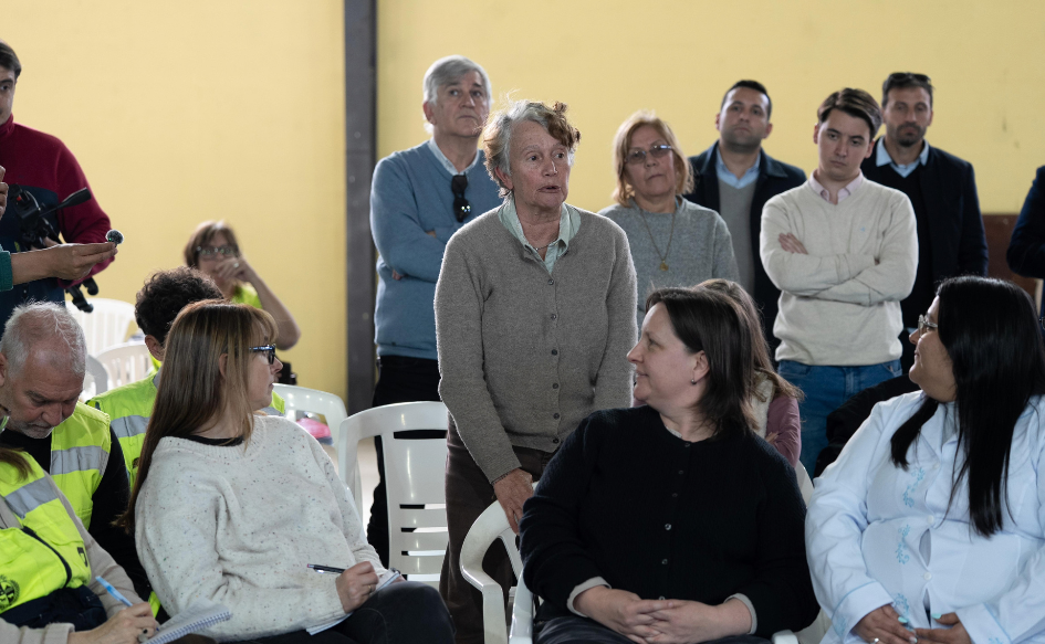 Vecinos del barrio Las Higueras reunidos con autoridades de Más Barrio