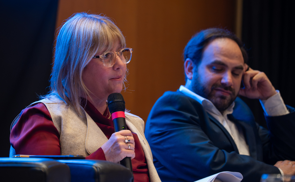 Ministra de Salud Pública, Cristina Lustemberg, brinda una oratoria durante la presentación de la campaña de salud mental, en el auditorio de Torre Ejecutiva