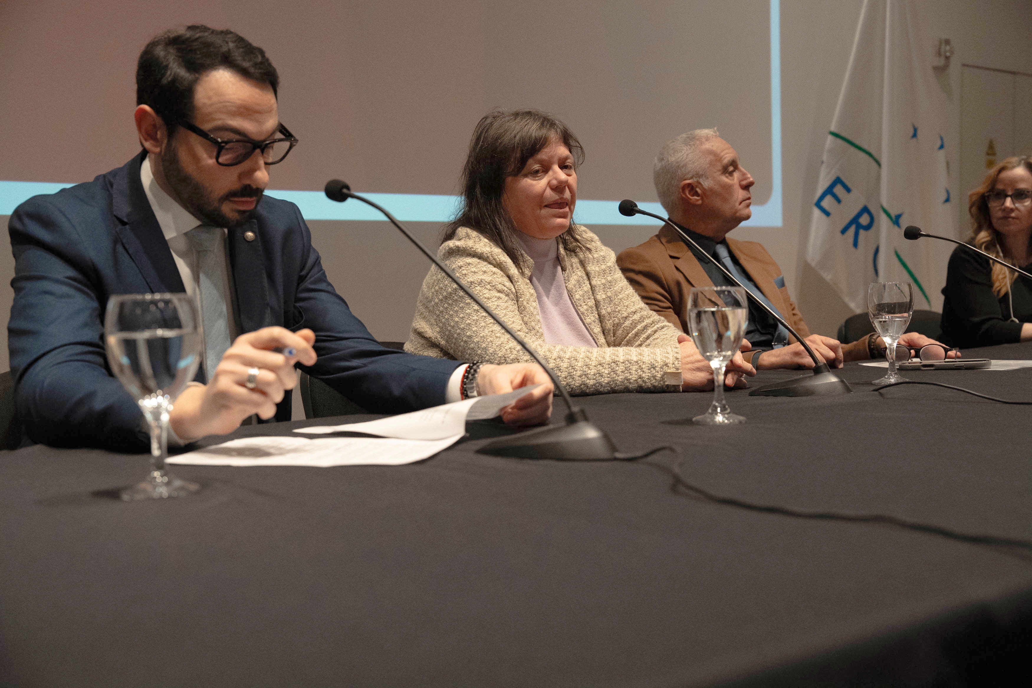 Mónica Ferero junto a autoridades en la presentación de Alerta Amber Uruguay
