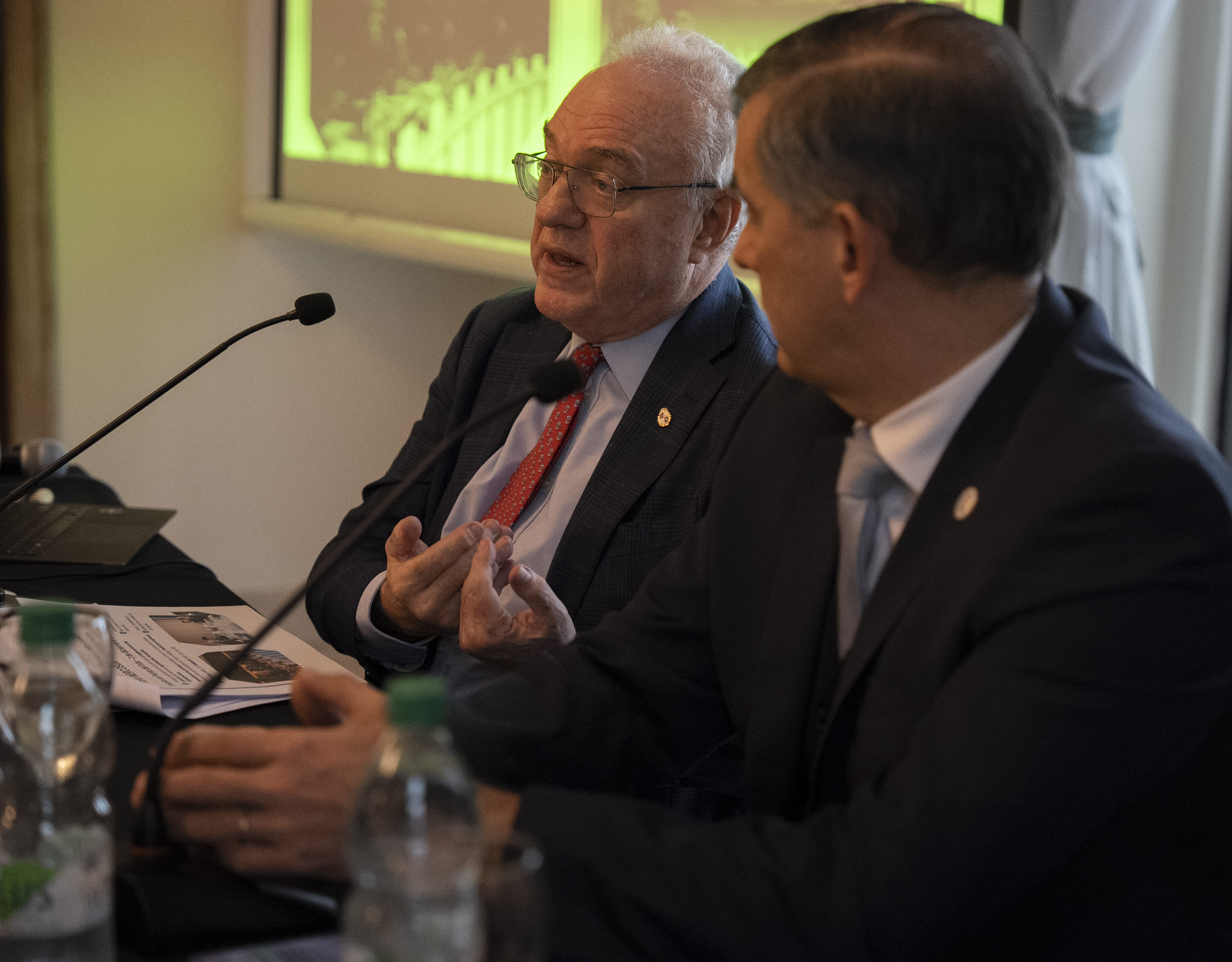 Canciller Mario Lubetkin en encuentro con cámaras empresariales