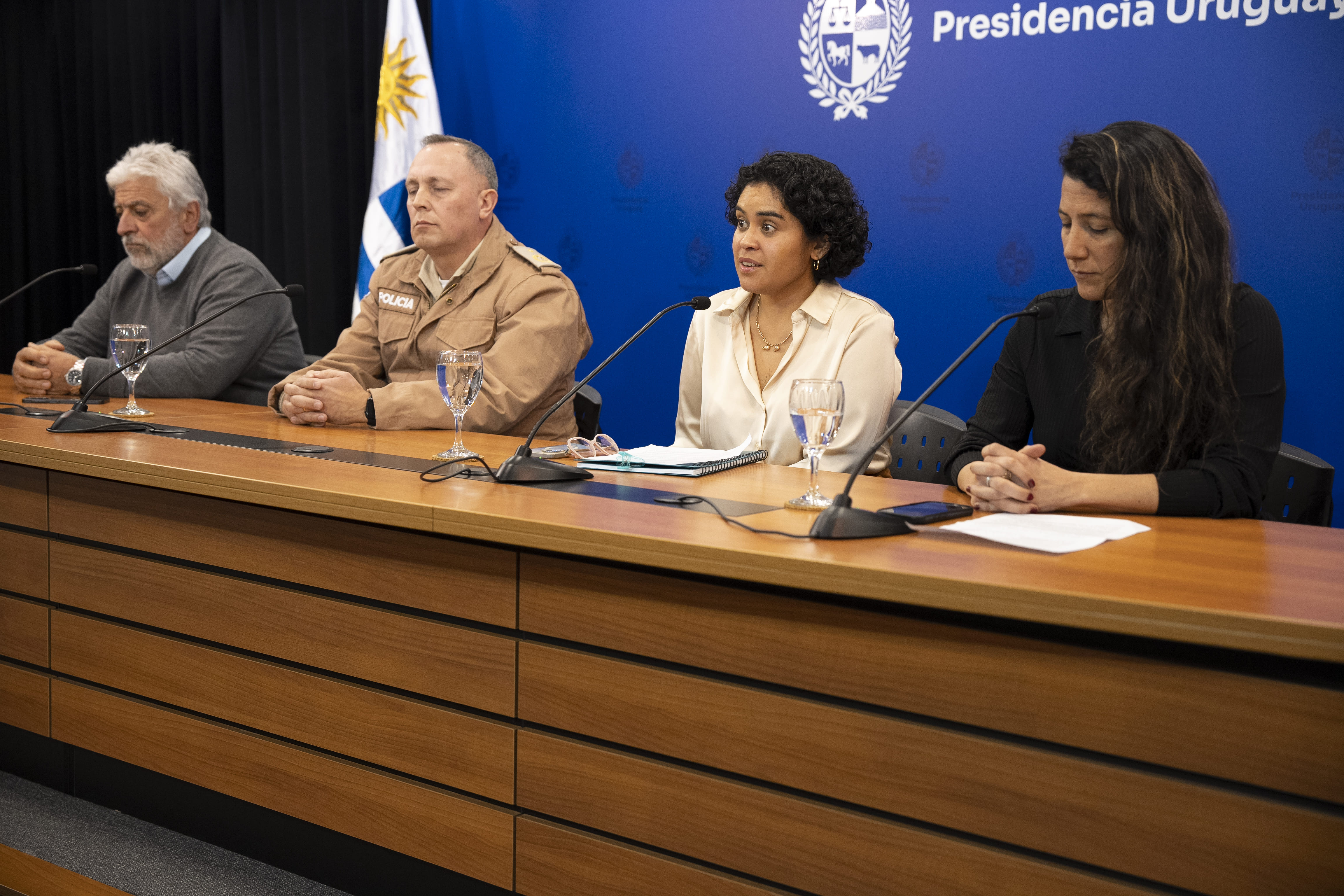 Autoridades en la presentación de la campaña para la Noche de la Nostalgia