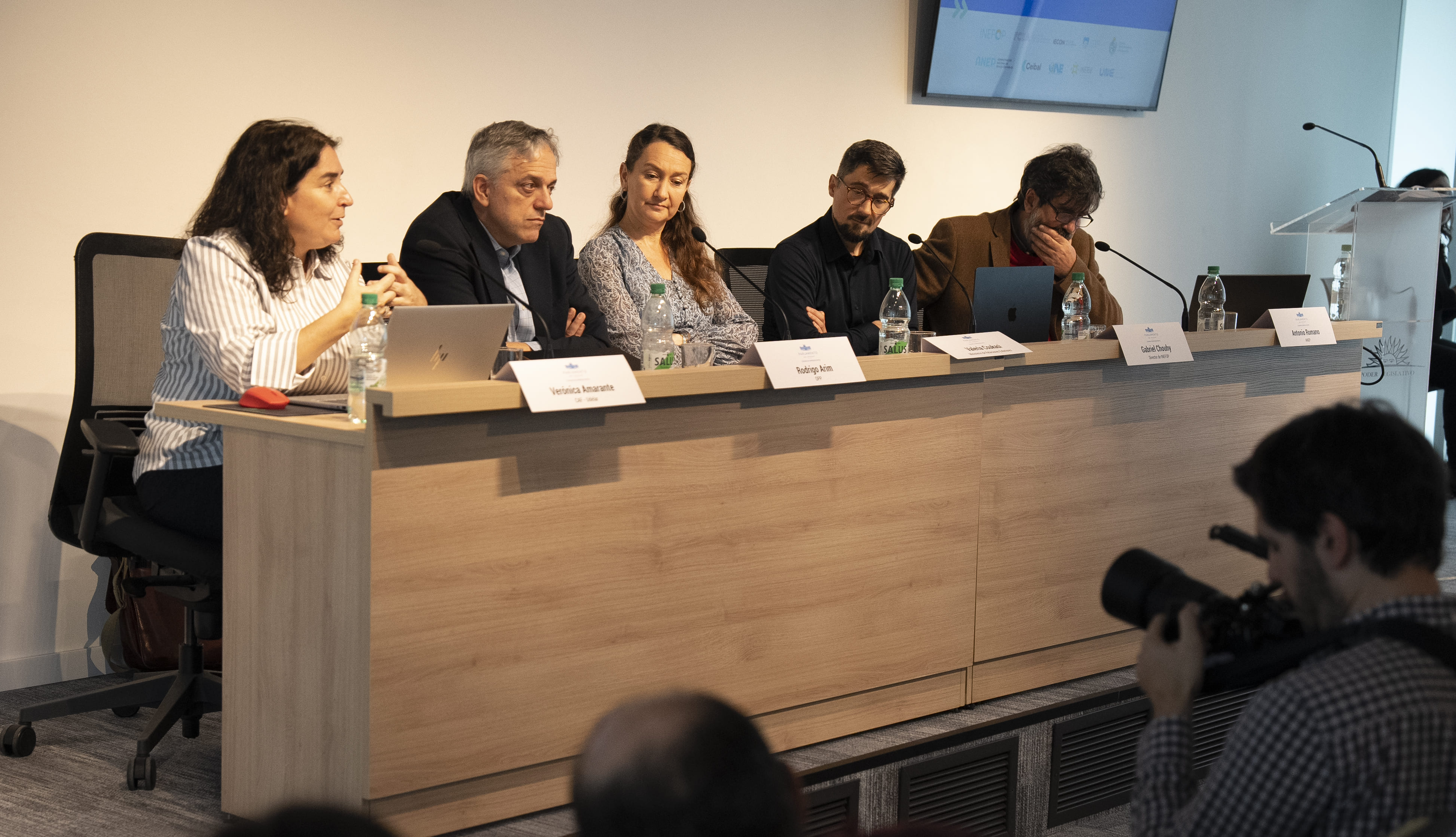 Autoridades en conversatorio sobre incorporación de Uruguay al PIAAC