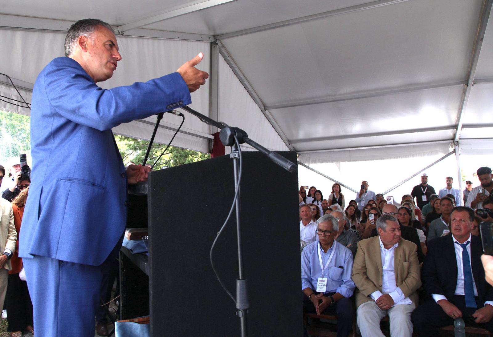 Presidente Orsi durante ceremonia de reapertura de frigorífico en Florida